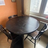 Черна дървена трапезна маса (150 см) и 4 стола, снимка 1 - Маси - 43435899