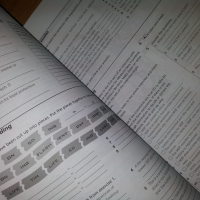 Комплект учебници и тетрадки по английски, снимка 4 - Чуждоезиково обучение, речници - 36401137