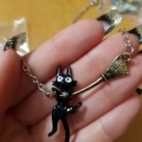 Колие японска черна котка с метла - чисто ново, снимка 8 - Колиета, медальони, синджири - 28070073