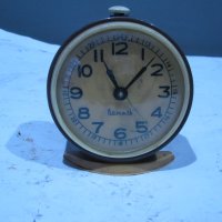  часовник  Витязь  настолен, снимка 1 - Антикварни и старинни предмети - 38034070