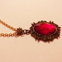 Прелестно колие и медальон с рубинено червен кристал кабошон в цвят антично Злато., снимка 3 - Колиета, медальони, синджири - 27637673