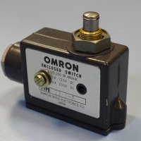 изключвател Omron ZE-Q-G Enclosed Switch Plunger 15A, снимка 2 - Резервни части за машини - 43861876