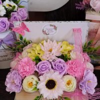Свежа кутия книга📖 със сапунени цветя подходяща за учители📚 и за всеки ваш специален повод, снимка 1 - Подаръци за жени - 40950776
