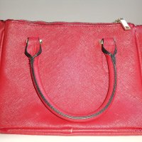 Дамска чанта MANGO, червена, с три разделения, дълга подвижна дръжка, златни ципове, много запазена, снимка 2 - Чанти - 35077096
