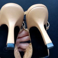 Обувки на ток в телесен цвят 4th & Reckless, снимка 3 - Дамски обувки на ток - 38042736