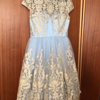 Chi Chi London Дамска официална рокля - светло синьо и златисто / дантела, снимка 3 - Рокли - 32814589
