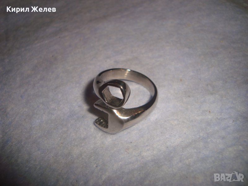 ИНТЕРЕСЕН ФИГУРАЛЕН ПРЪСТЕН НЕРЪЖДАЕМА БЛАГОРОДНА СТОМАНА ТЕХНИЧАРСКА ТЕМАТИКА 6758, снимка 1