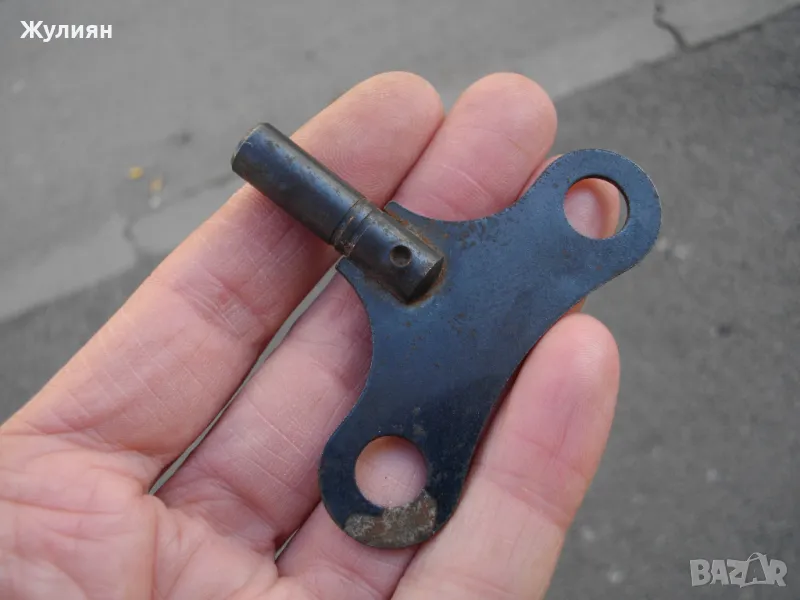 СТАРО КЛЮЧЕ КЛЮЧ ЗА СТЕНЕН ИЛИ КАМИНЕН ЧАСОВНИК, снимка 1