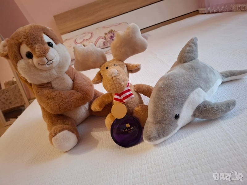 Лот от три плюшени играчки плюс парфюм за дама 15 лв., снимка 1