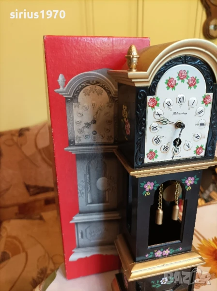 източно германски паркетен малък часовник работещ, снимка 1