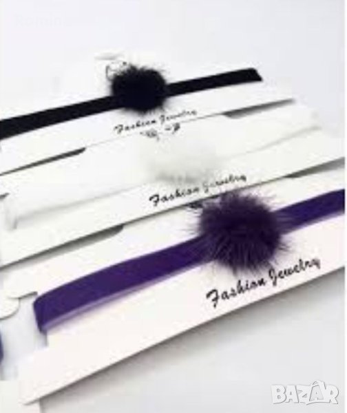 Стилно дамско колие Чокър с пухче, снимка 1