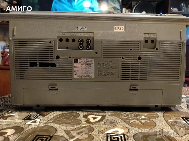 Продавам радио касетофон Toshiba AT 200S, снимка 2 - Радиокасетофони, транзистори - 53296075