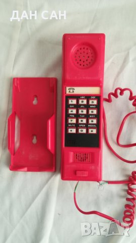 ретро червен телефон