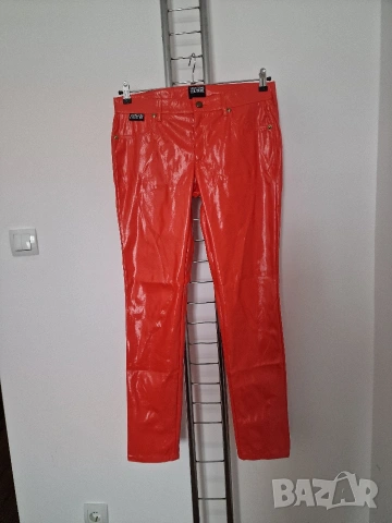 Страхотни дамски панталони VERSACE JEANS COUTURE размер 31 , снимка 2 - Панталони - 53574584