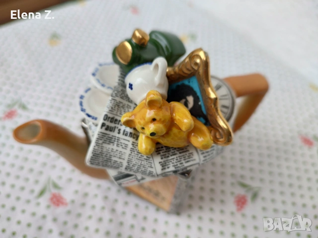 Малък ръчно изработен чайник Moving Day на Cardew Design, снимка 8 - Декорация за дома - 53571708