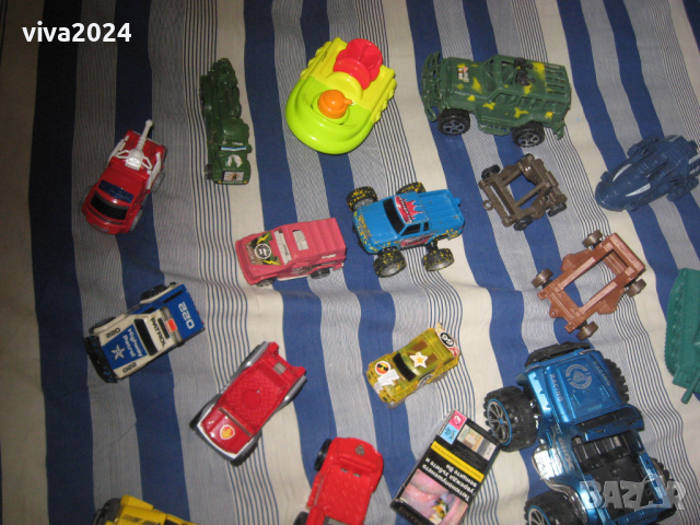 ЕВТИНИ играчки - ДЖИПОВЕ и ВОЕННИ - 26 бр., снимка 2 - Антикварни и старинни предмети - 44854611