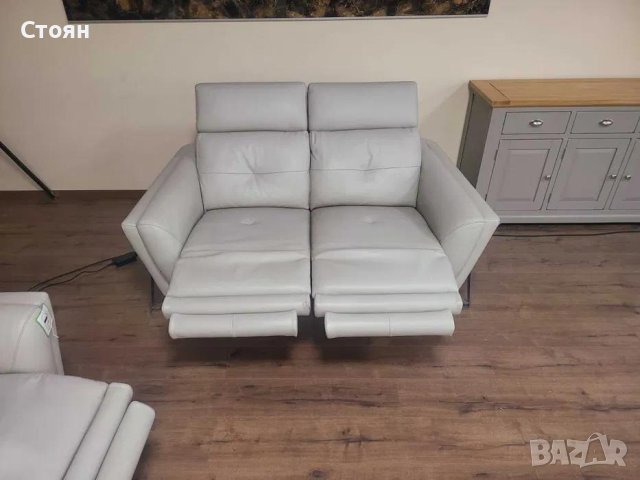 Светло сив комплект кожени дивани двойка и тройка Loreto с ел. релакс, снимка 4 - Дивани и мека мебел - 43286030