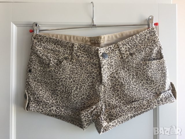 Къси панталонки BERSHKA, size 26, дънков плат, леопардови шарки, много запазени