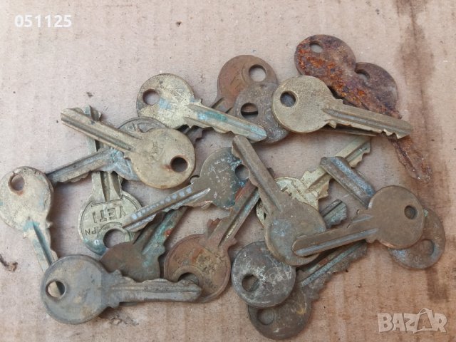 комплект от 20 броя стари ключове - бронзови , снимка 8 - Антикварни и старинни предмети - 36978522