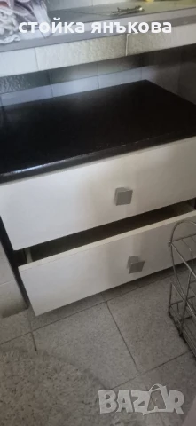 Продавам шкаф с две чекмеджета , снимка 4 - Шкафове - 51370216