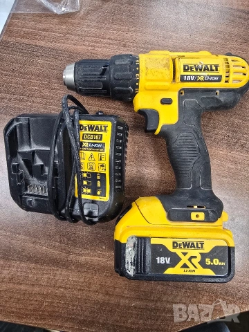 Винтоверт DeWALT DCD771, снимка 2 - Винтоверти - 53300298