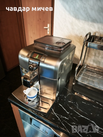 Кафемашина Saeco Syntia, снимка 3 - Кафемашини - 52934540