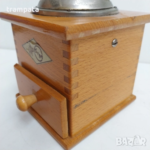 НАЙ ДОБРАТА ОФЕРТА  Стара дървена кафемелачка , снимка 4 - Антикварни и старинни предмети - 52684058