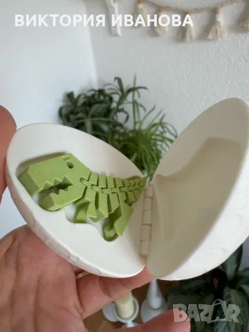 Нови изненада играчка динозавър 