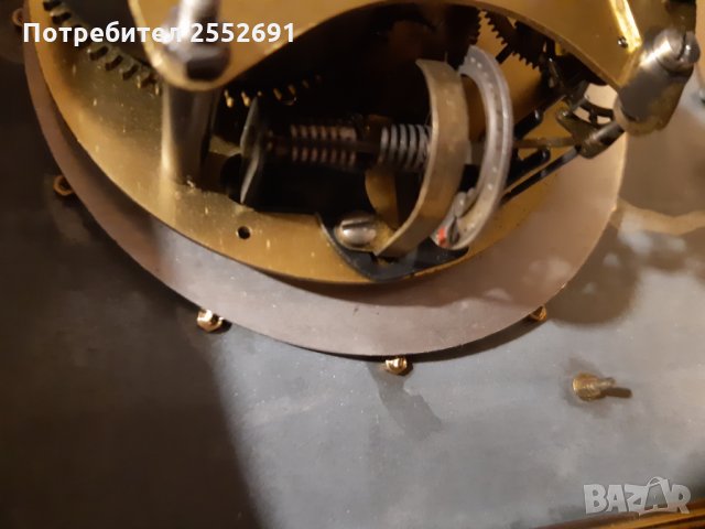 Часовник , снимка 4 - Антикварни и старинни предмети - 27868893