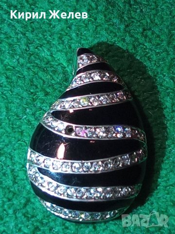 ПРЕКРАСЕН БУТИКОВ ФЕШЪН АРТ МЕДАЛЬОН РОДИРАНО СРЕБРО 925 с ЧЕРЕН ЕМАЙЛ и ИСКРЯЩИ ЦИРКОНИ 39989