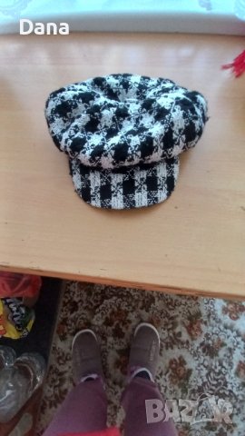 Вълнена нова шапка