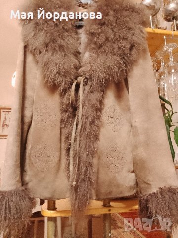 Цена 30 лв. Велурено яке с богата яка от лама.