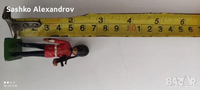 Фигурка на британски войник-гвардеец, снимка 2 - Колекции - 48023463