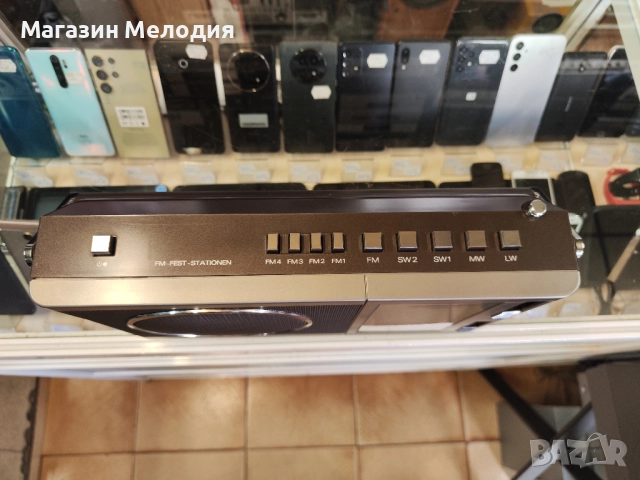 Радио Grundig Concert Boy 220 В отлично техническо и визуално състояние., снимка 6 - Радиокасетофони, транзистори - 51843482