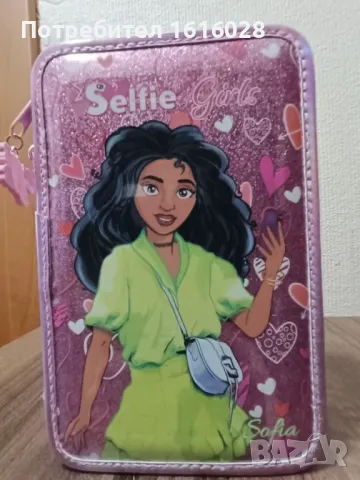 Несесер с ученически принадлежности на Selfie girls.