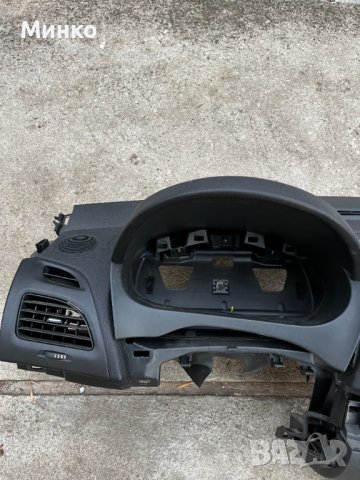 Рено Флуенс, Меган / Renault Fluence, Megane / Предно табло, Жабка, снимка 3 - Части - 43166876