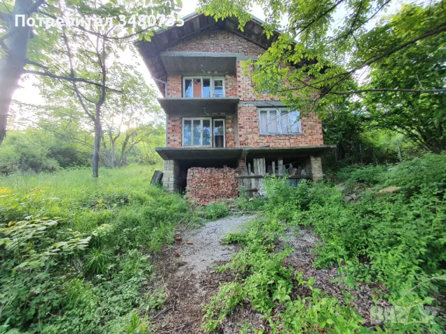 Къща в с Липница 60км от София 