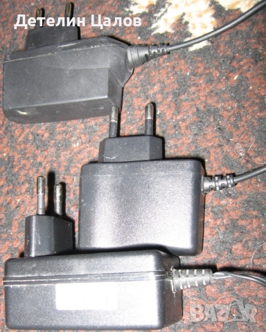 Три броя зарядни адаптери 5 волта 12 волта, снимка 2 - Оригинални зарядни - 52917348