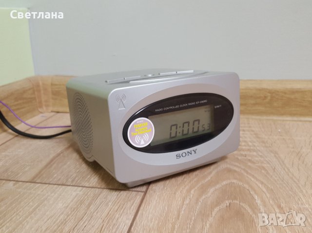Радио часовник Sony icf-c60cr