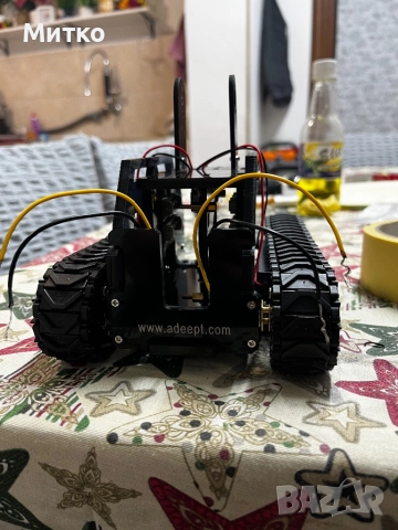 Комплект за интелигентен робот Adeept RaspTank WiFi за Raspberry Pi, снимка 2 - Друга електроника - 52922672