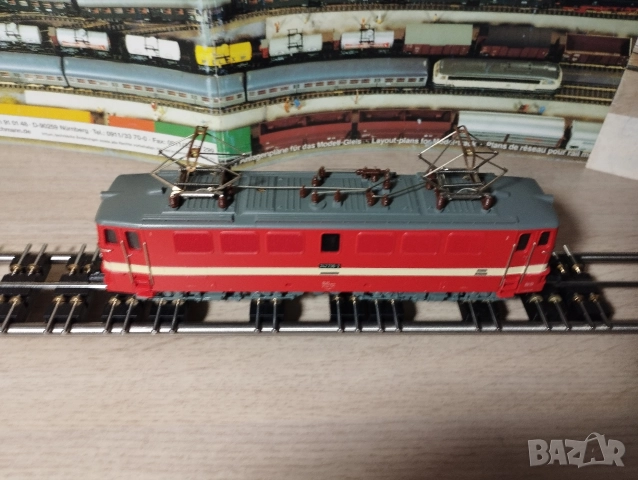 Електрически локомотив Piko BR242 HO 1/87, снимка 7 - Колекции - 52976324
