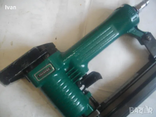 PREBENA НЕМСКИ ОРИГИНАЛЕН ПРОФЕСИОНАЛЕН ПНЕВМАТИЧЕН ТАКЕР ЗА ПИРОНИ ТИП J 32мм ОТЛИЧЕН ПОЧТИ НОВ, снимка 9 - Други инструменти - 49427555