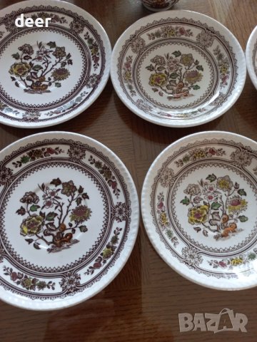 Красиви английски порцеланови чаши за чай или кафе с десертни чинии, снимка 7 - Чинии - 43212286