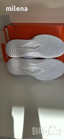 Nike нови оригинални маратонки UK5.5/39-25см, снимка 4 - Маратонки - 52255399