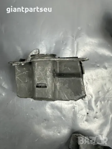 Заключалка Преден Капак за Мерцедес Mercedes-benz W203 A2038800060, снимка 3 - Части - 49139000