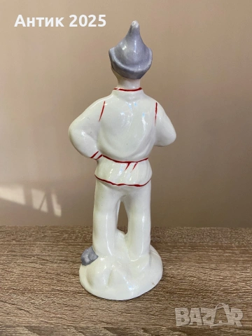 Винтидж порцеланова статуетка „Работник с лопата“, СССР, снимка 2 - Антикварни и старинни предмети - 53237297