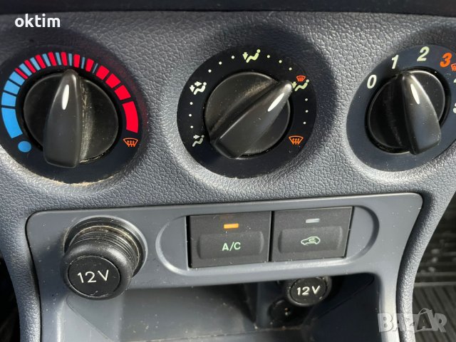 Продавам Ford Tourneo Conekt с климатик контрол на стабилността 2010 година0, снимка 6 - Бусове и автобуси - 39710999