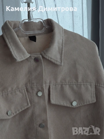 Късо дамско яке в бежово (велурен тип) – с лек дефект, снимка 3 - Якета - 53285803