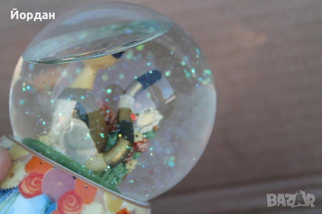 Немска стъклена топка/глобус с фигурка ''Goebel'', снимка 3 - Антикварни и старинни предмети - 51107862