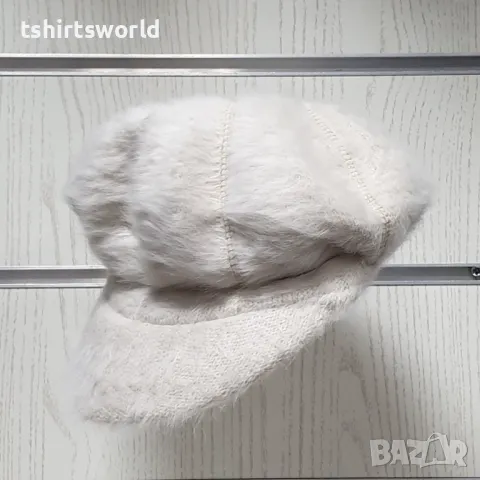 Нова зимна дамска пухена шапка baker boy в бял цвят, снимка 2 - Шапки - 48186413